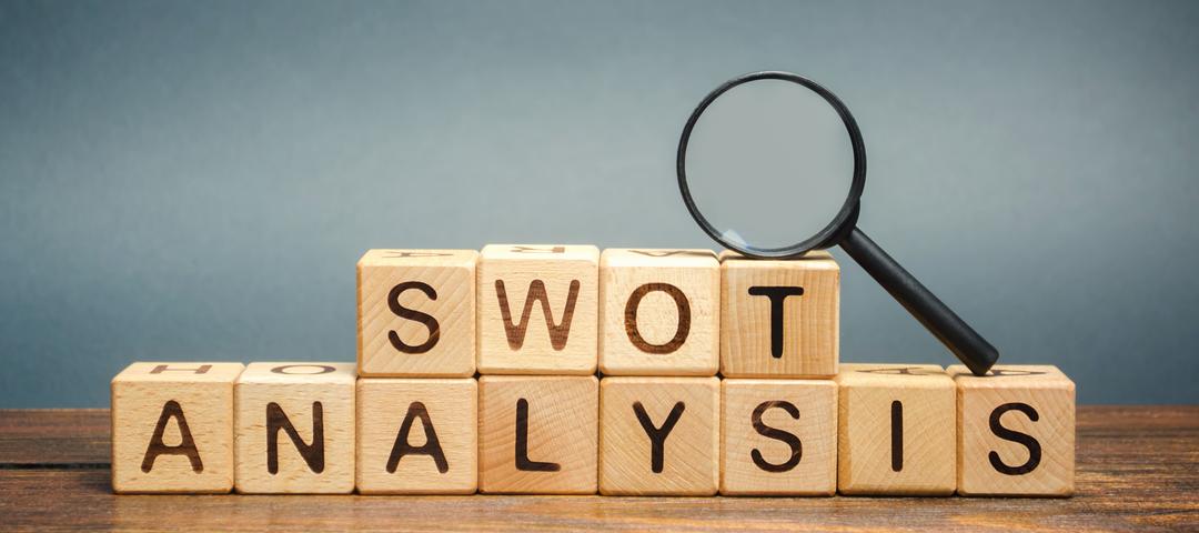 O que o ambiente de marketing tem a ver com a análise SWOT?